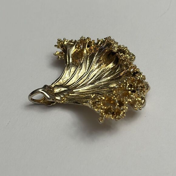 Gold Dipped Kale Pendant - Picture 3 of 5